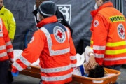 外国人「日本に悪い知らせだ」日本代表にまた災難..遠藤航が脳震盪で病院に直行！海外のファンから心配の声！【海外の反応】