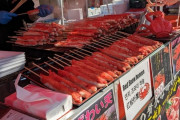 外国人「東京でカニの串焼きを食べたよ！」→「それカニカマじゃね？」