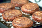 海外「日本人が植物性の肉を受け入れるには何が必要？」（海外の反応）
