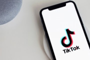 思わず吹き出しちゃう(笑)TikTokミームに対する日本人の反応「笑える」「牛乳のほとんどがバケツの中に入ってなかった😂」海外の反応