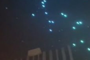 海外「中国、国慶節のお祝いで演出用のドローンが次々と群衆の上に落下する」