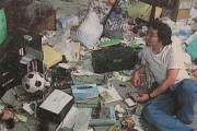 外国人「日本で最も有名で成功してる漫画家の部屋がこれらしい…」