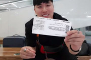 韓国人ユーチューバー、空港で日本行きチケットを破り捨てる「これが本当の不買運動」
