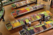 京都-錦市場を食い倒れ旅行-ブラブラしながら日本美食を堪能しちゃいました♪「君のママって超可愛いね！」「私が一番行きたい国よ」海外の反応