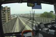 バスにも電車にもなる世界でも稀な名古屋ガイドウェイバス（ゆとりーとライン）の映像に外国人興味津々