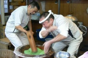 海外「最後の…スマッシュ攻撃！！」中谷堂の高速餅つき動画を、スマブラ風に編集した結果！？餅VS職人の技 海外の反応