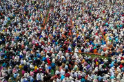 バングラで新型コロナからの解放願う礼拝に2万5千人参加（海外の反応）