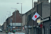 【海外の反応】「狂ってる」日の丸掲揚で戦死した英国人への侮辱と炎上！店側は反発も撤去へ..現地セルティックサポから不満の声！