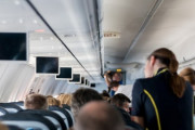 中国の航空当局が客室乗務員におむつ着用を通達。感染リスク回避の為