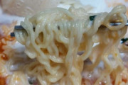 韓国人「日本で流行中のラーメン組み合わせが、韓国でも話題沸騰！」「キングトゥッコン」をさらに美味しく食べる方法とは？　韓国の反応