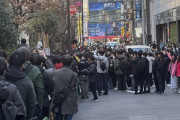 外国人「え、日本ではグラボの抽選でこんな行列が出来るのか…」