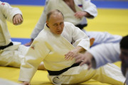 「韓国が危険だ！」プーチン大統領がテコンドーの黒帯を剥奪されてしまう（海外の反応）