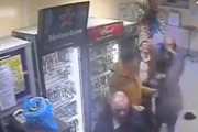 「この女性店員は強すぎる…」暴力男性をすさまじいパンチでノックアウト