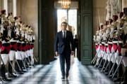 フランス人「お前らの国の大統領＆首相の一番カッコいい画像を貼ろう」