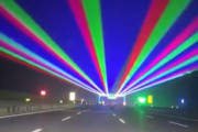 【海外の反応】中国が高速道路で睡眠防止レーザーをテスト　海外の反応「睡眠よりも注意散漫による事故が増える、レインボーロードだ」