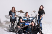 【海外】NEMOPHILA の新しいビデオでBABYMETALのTシャツでロックしているSAKI