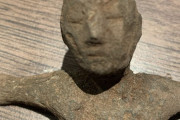ドイツ人さん、森の奥で呪われそうな像を見つけてしまうｗｗｗｗ