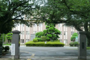 退学した日本の少年が高校を1円で提訴！（海外の反応）