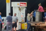 アメリカ人「ガソリン不足だから買い占めだああ！！」→大パニック