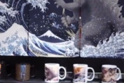 海外「12月に大阪に居たのに、この場所を知らなかったなんて泣けてくる…」大阪の心斎橋にあるゴジラ・ストア（海外の反応）