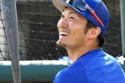 【海外の反応】鈴木誠也が広島のシャツを着たファンに見事な送球「これは新人王」