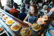 外国人「どうしてアメリカでは回転寿司が流行らないんだ？」