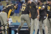 パ軍バッテリーの日本流の勝利の祝い方に全米騒然！←「大谷もトレードで・・・」（海外の反応）