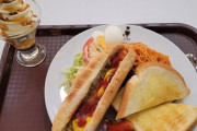 外国人「日本にいるとたまにこんな洋食を食べたくなるんだ」