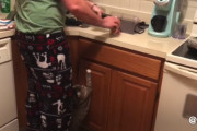 缶を開ける音が聞こえた時に必ず見せる、猫ちゃんのちょうだいアピールが可愛い