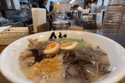 海外「日本のラーメンを4種類紹介するぞ！ 世界でも人気な理由がわかるはずだ！」日本でラーメンを食べるのは、僕の人生の目的でもあるな・・・