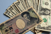 日本円が対ドルで急速に円高になっていることに海外大騒ぎ！（海外の反応）