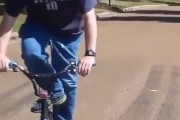おじいちゃんが80年代にマスターした自転車スキルがイカしてる件！海外の反応