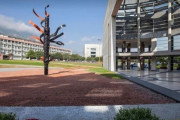 メキシコ人「うちの学校のサッカーグラウンドから見えるもの…」スケールに圧倒される絶景