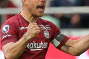 【海外】「似合い過ぎwｗ」日本愛が溢れるポドルスキの日本代表ユニフォーム姿が素敵すぎる