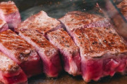 アメリカのF1会場で売られた5700円の「和牛ステーキサンドイッチ」が詐欺と話題にｗｗｗｗ