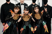 【海外】BABYMETALとプレジデントのバックステージショット
