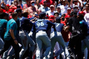 海外 「ここしばらくで最高の乱闘」8人退場の世紀の大乱闘！大谷さんも参戦！