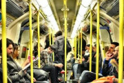 チクワみたいで可愛い！？スコットランド最大都市のグラスゴーのミニミニ地下鉄「俺より背が低いww」「可愛いなwww」海外の反応