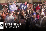 米NY：「高級ホテルに住ませろ！」移民収容施設入居を拒む不法移民が大挙して市役所を包囲[海外の反応]
