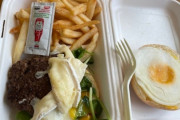 外国人記者「日本が用意した五輪センターの1600円の食事がこれ」