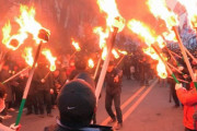 【たいまつデモ】韓国人「大韓民国のイメージが‥外国人に誤解される‥」韓国市民団体が米国大使館に靴を投げ込み、たいまつデモ、警察が強硬対応へ