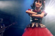 フィリピンのモールに貼られたBABYMETALの写真を見つけた！　【海外の反応】