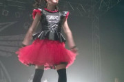 今度はフィラデルフィアのショーで、BABYMETALにサイリウムが投げつけられたぞ　【海外の反応】