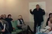 海外「ウクライナ地方議員が予算会議中に手榴弾を爆破。26人が負傷。議会の腐敗が原因か」
