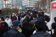 厳戒のはずが露店と迷惑配信だらけ…韓国BTS公演、海外ファンが違和感を覚えた“現場の実態”