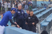 海外「大谷が警備犬にウォーミングアップボールをあげちゃったよ」