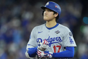 大谷翔平が膝の炎症でスタメンを外れてMLBファン騒然！←「ロバーツが嘘をついた！」（海外の反応）