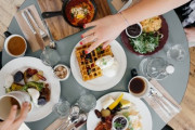 おはよう♪日本の朝ごはんってどんな感じ？「これを高級ディナーと呼びます」「朝食にビュッフェを作っているのか？」海外の反応
