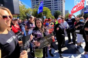 米：トランプ大統領支持者が病院周囲に多数集結…回復を祈る[海外の反応]