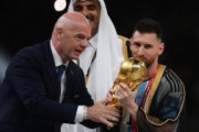 外国人「ありえない」ワールドカップ、冬開催が当たり前に!?W杯開催時期変更!?FIFA会長の発言に賛否両論の声！【海外の反応】